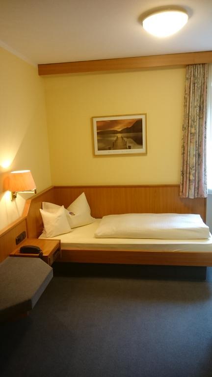 Hotel Am Wald Оттобрунн Экстерьер фото