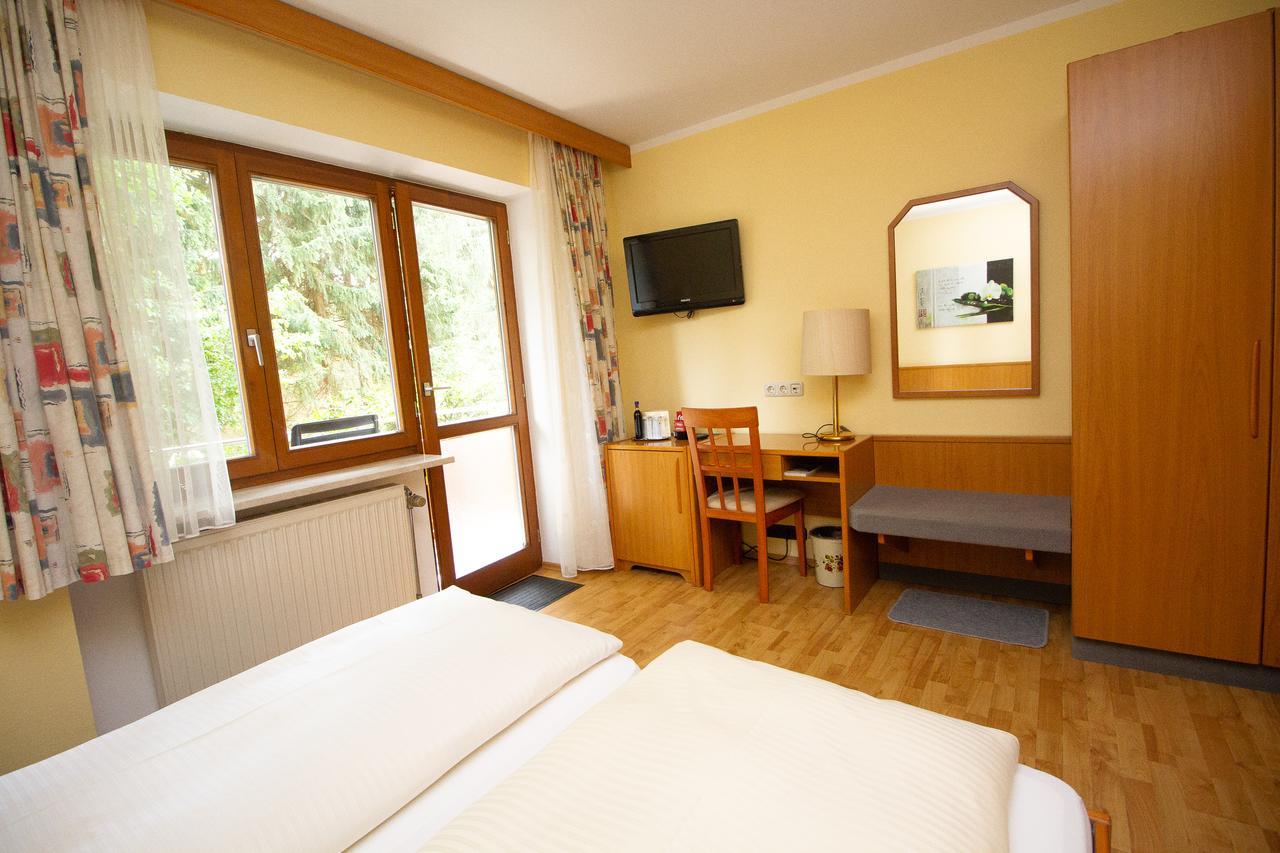 Hotel Am Wald Оттобрунн Экстерьер фото