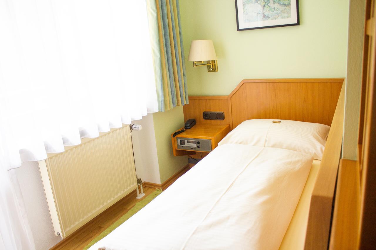 Hotel Am Wald Оттобрунн Экстерьер фото